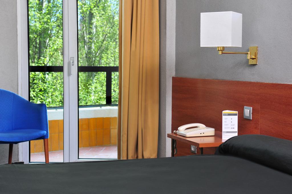 Hotel As Bellaterra à Cerdanyola del Vallès Chambre photo