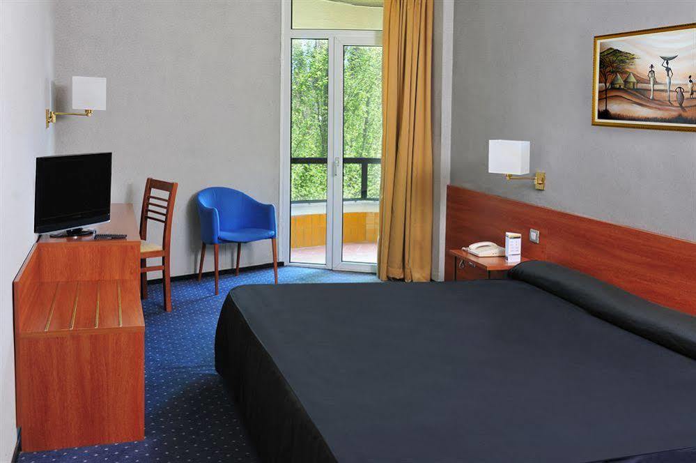 Hotel As Bellaterra à Cerdanyola del Vallès Extérieur photo